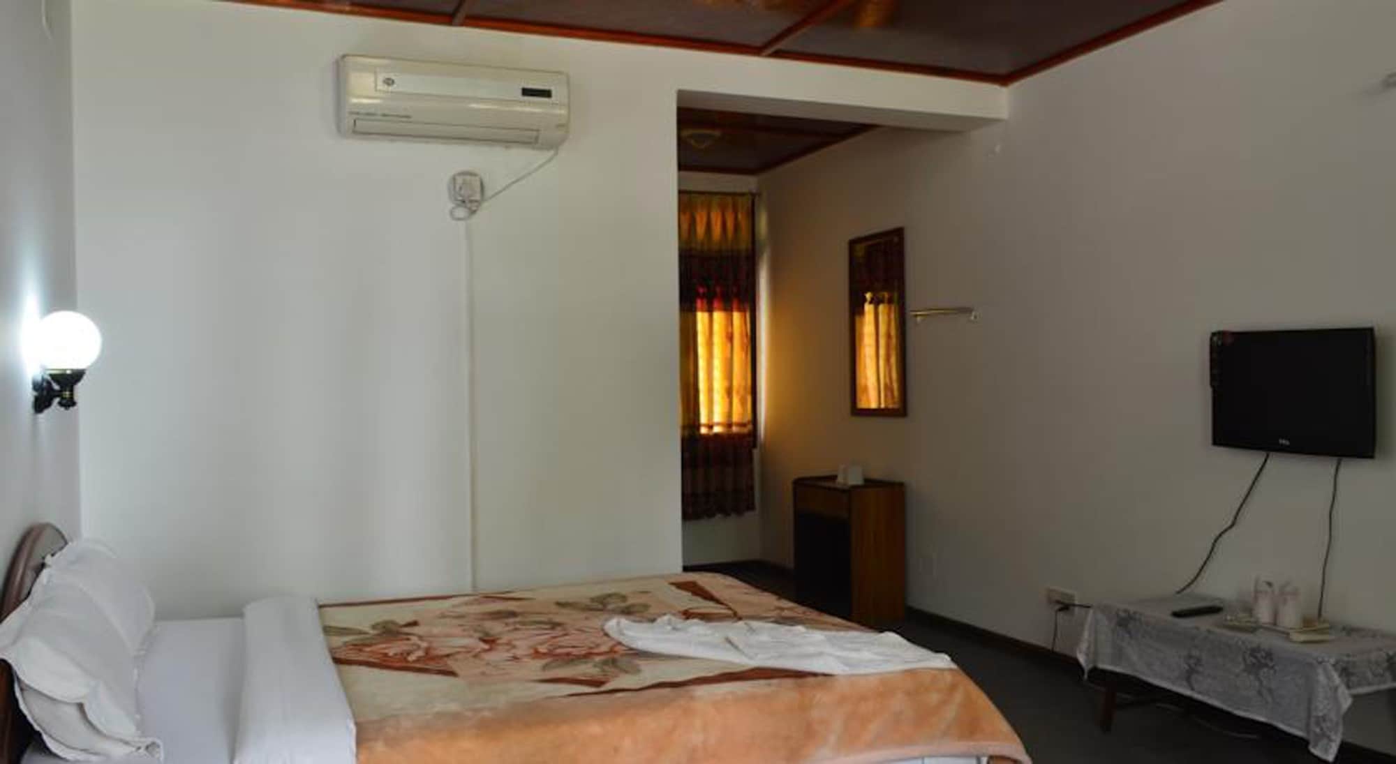 DELUXE, DOUBLE BED