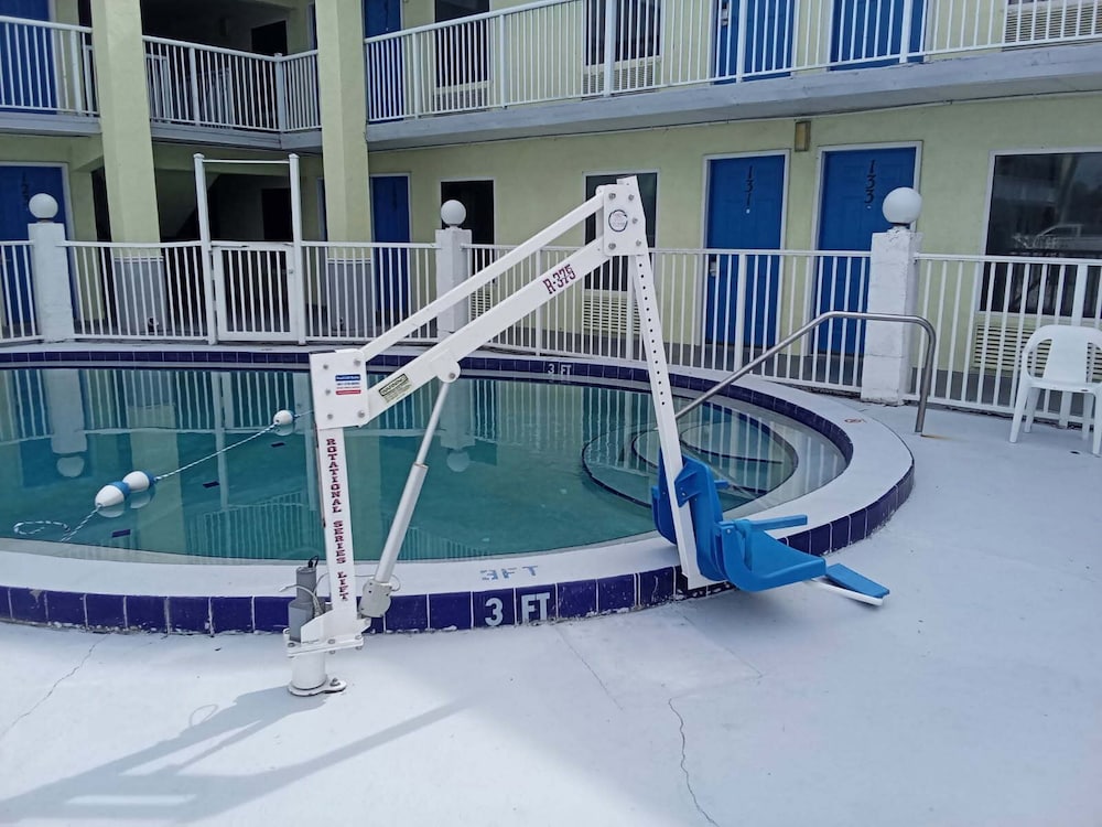Budget Inn Cocoa 27/45