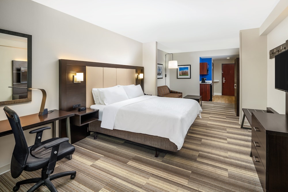 Holiday Inn Express Hotel and Suites Florence I-95 at Hwy 327 19/51