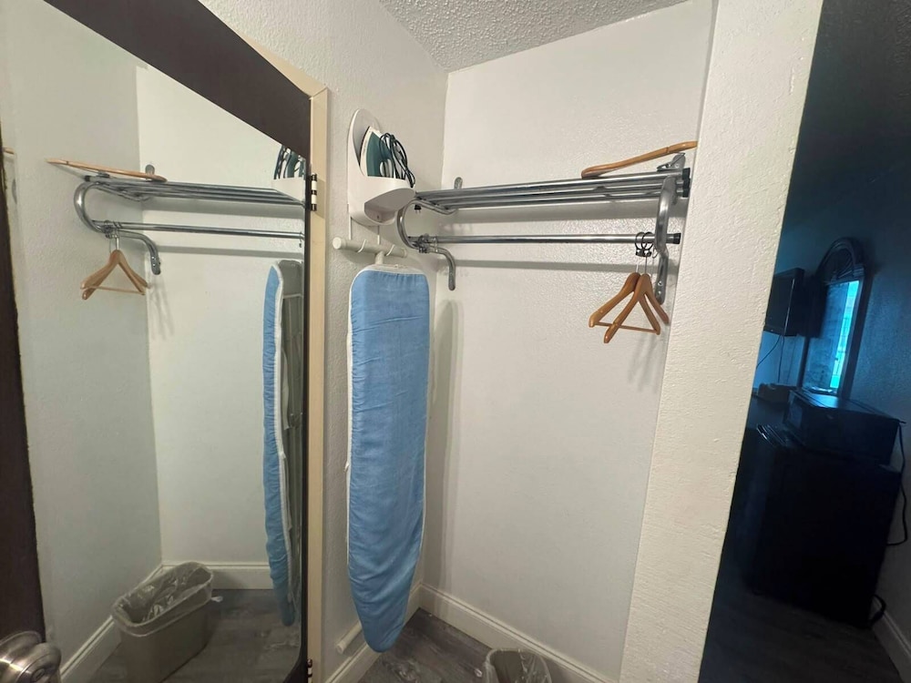 Express Inn Suites 55/58