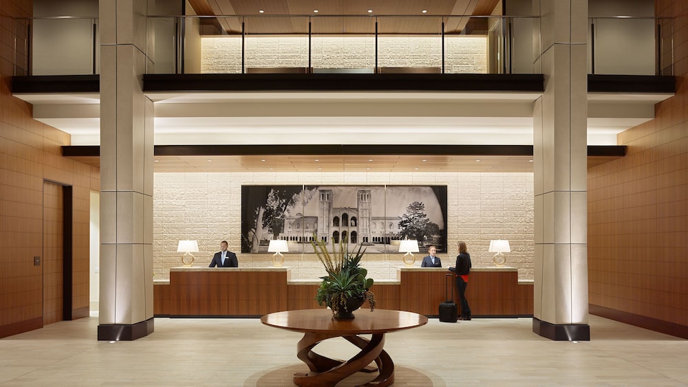 Luskin Hotel 10/76