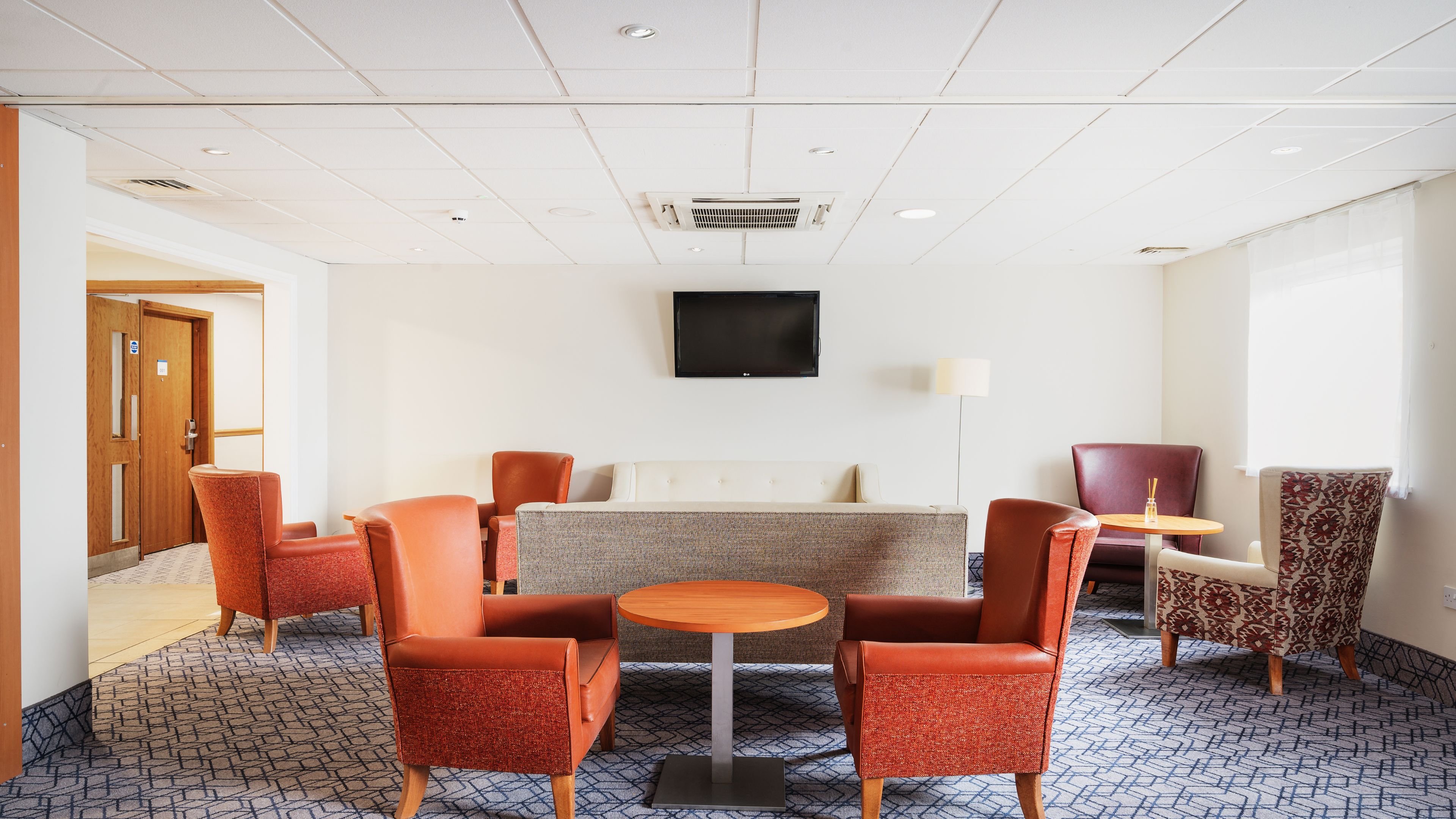 HOLIDAY INN EXPRESS SHREWSBURY 26/40