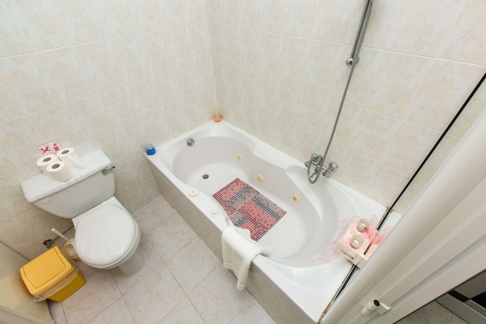 Fitos Inn Guest House 48/50