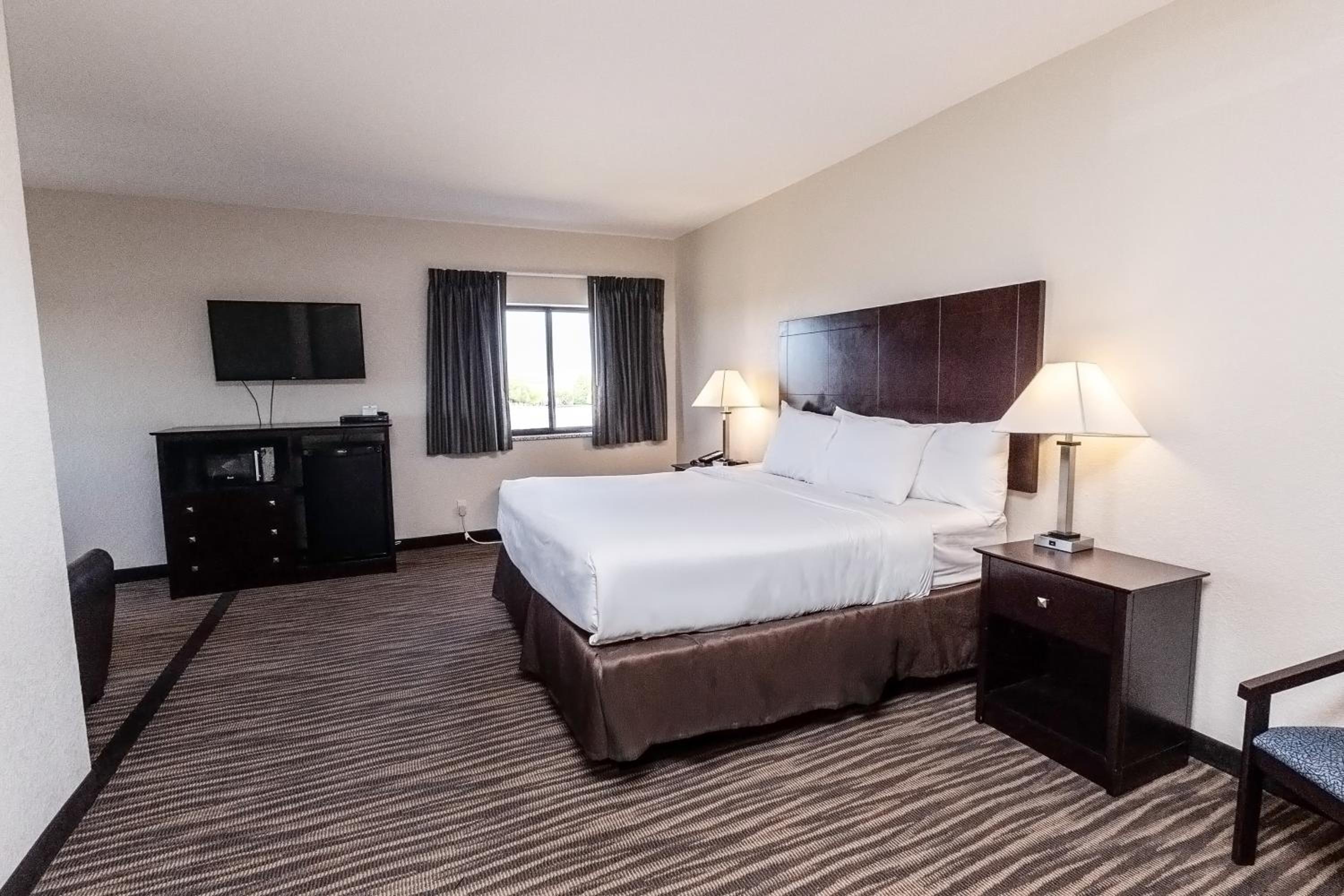 Suite, King Bed, Cobblestone Inn and Suites Maryville 2/10