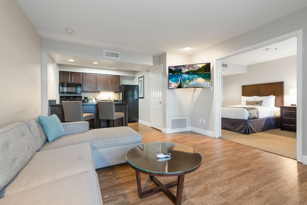 Chase Suite Hotel Brea 44/55
