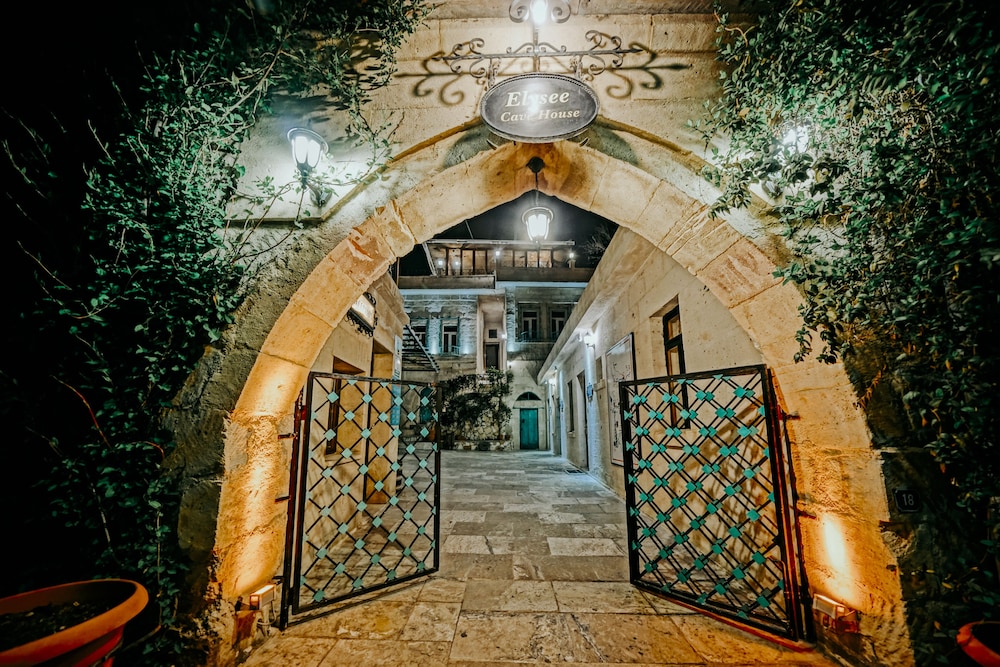 Elysee Cave House 3/100