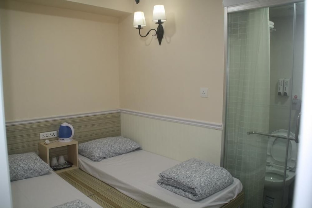 K & B Hostel 8/64