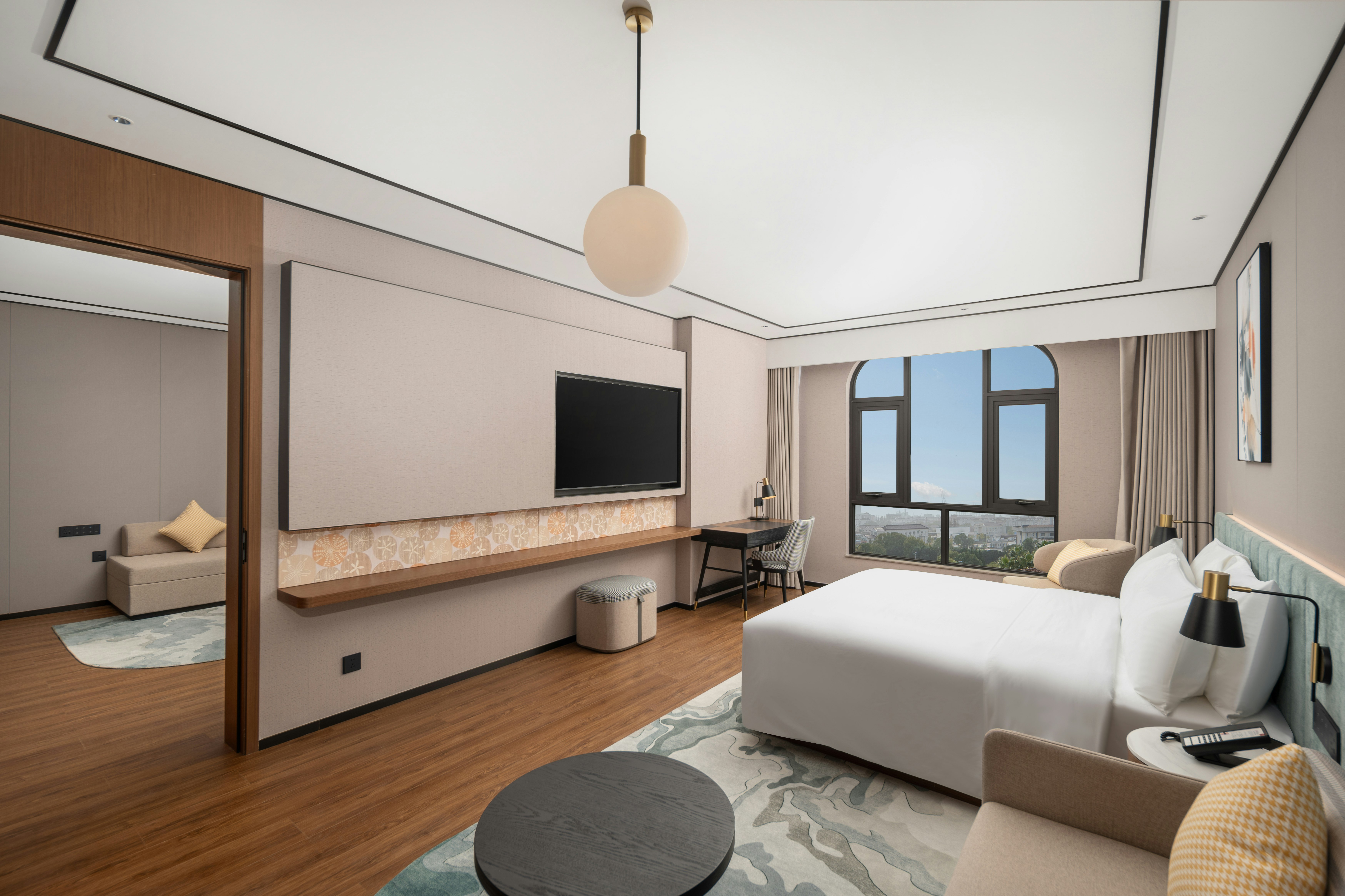 DELUXE, SUITE, KING BED