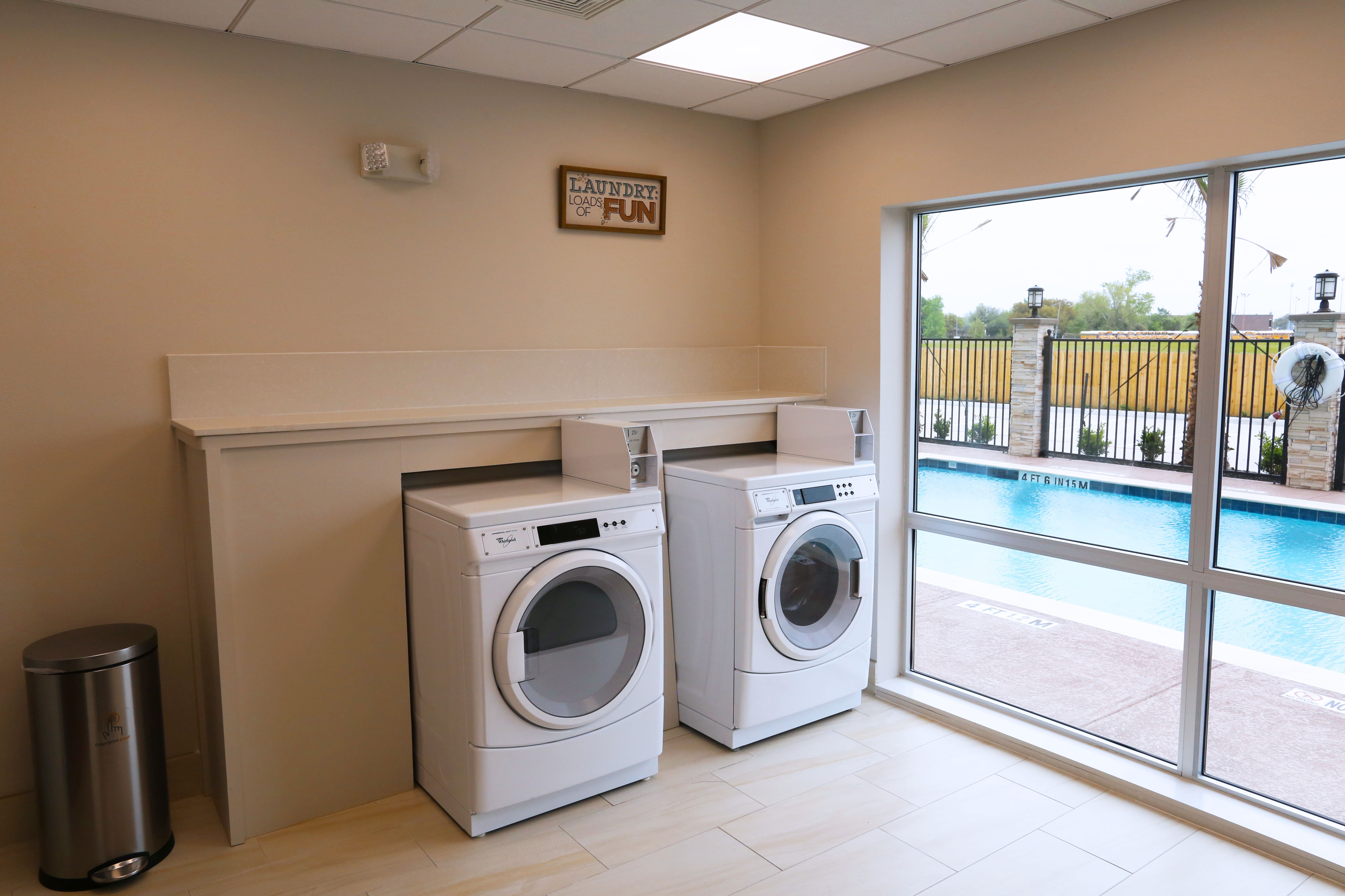 Holiday Inn Express Suites Houston Iah Beltway 8 47/65