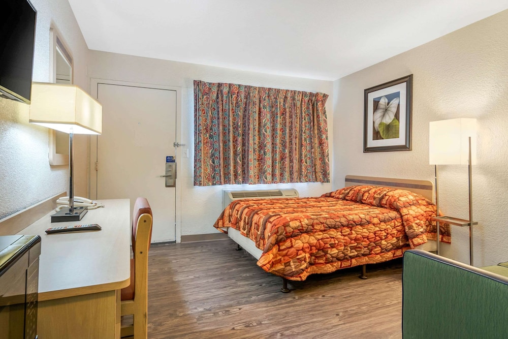 Rodeway Inn Hays KS 11/27