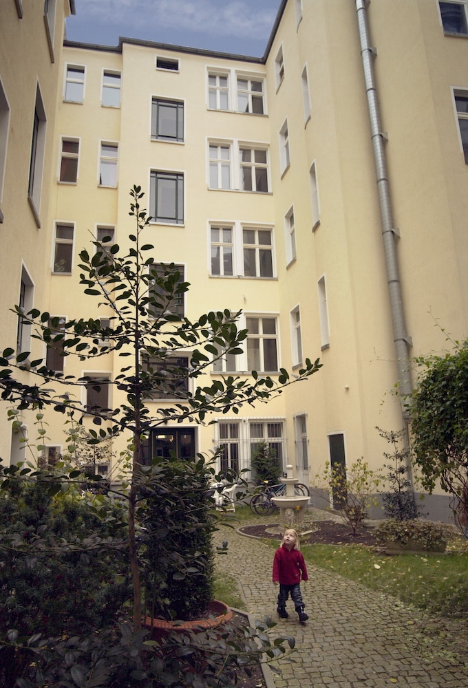 Old Town Apartments Schonhauser Allee Berlin 61/69