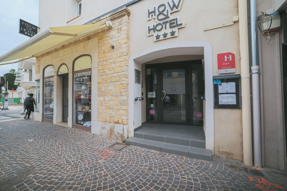 Hotel Holidays and Work 33/44