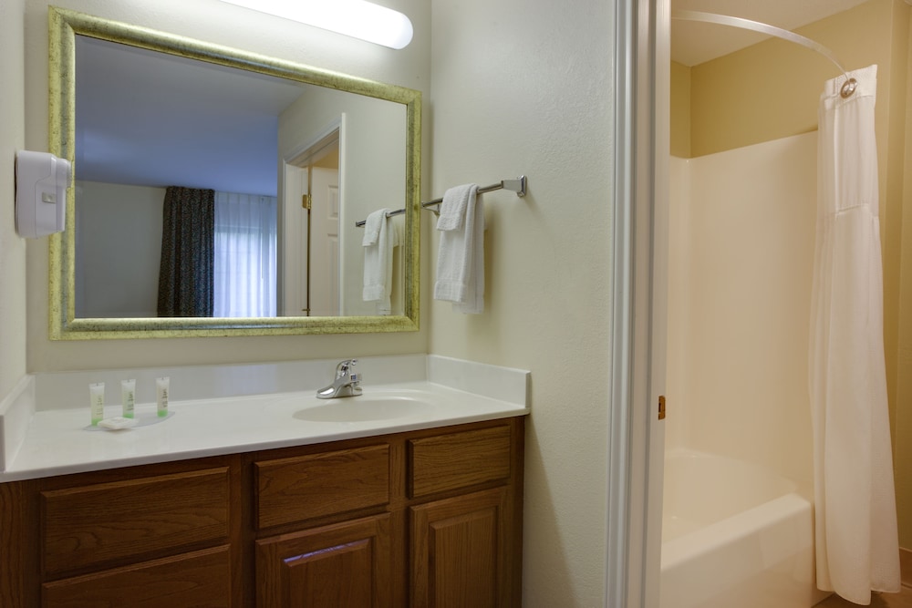 Staybridge Suites Corning 22/66