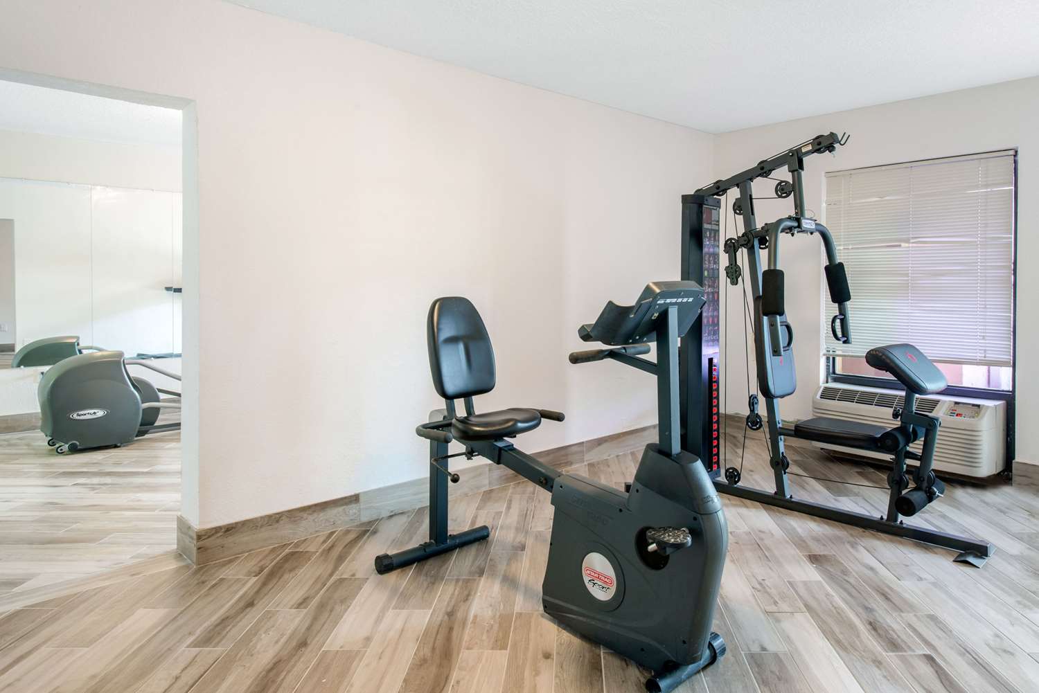Clarion Inn and Suites Kissimmee Lake Buena Vista South 14/26