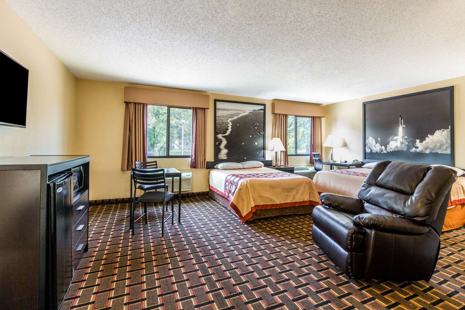 Super 8 by Wyndham League City 27/46