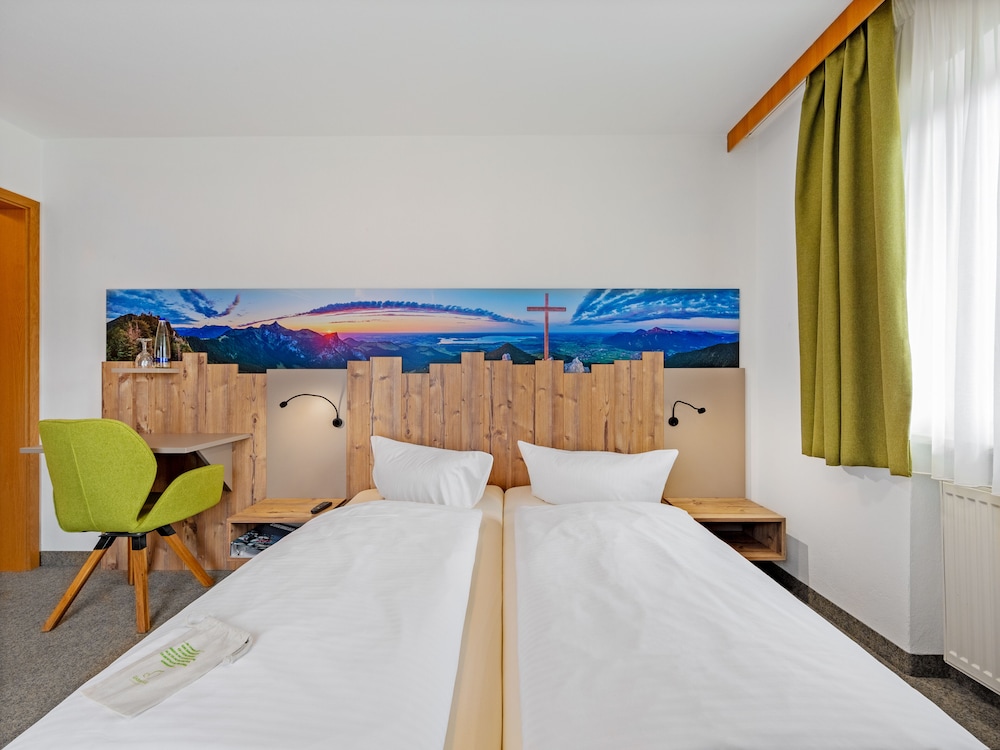 غرفة بسرير كوين بشرفة، Landhotel Gabriele 4/10
