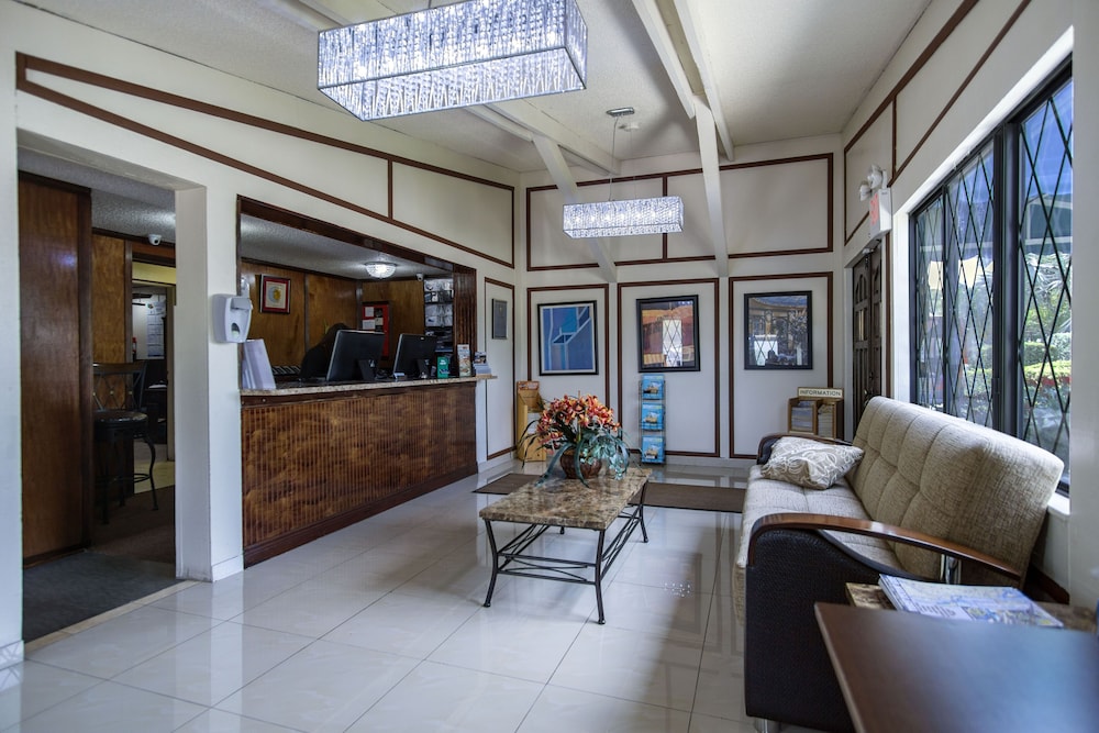 Spinnaker Inn of Naples 4/57