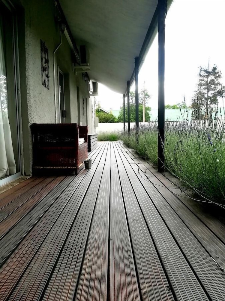 Tranquil House B&B @ 10 Berry St 34/44