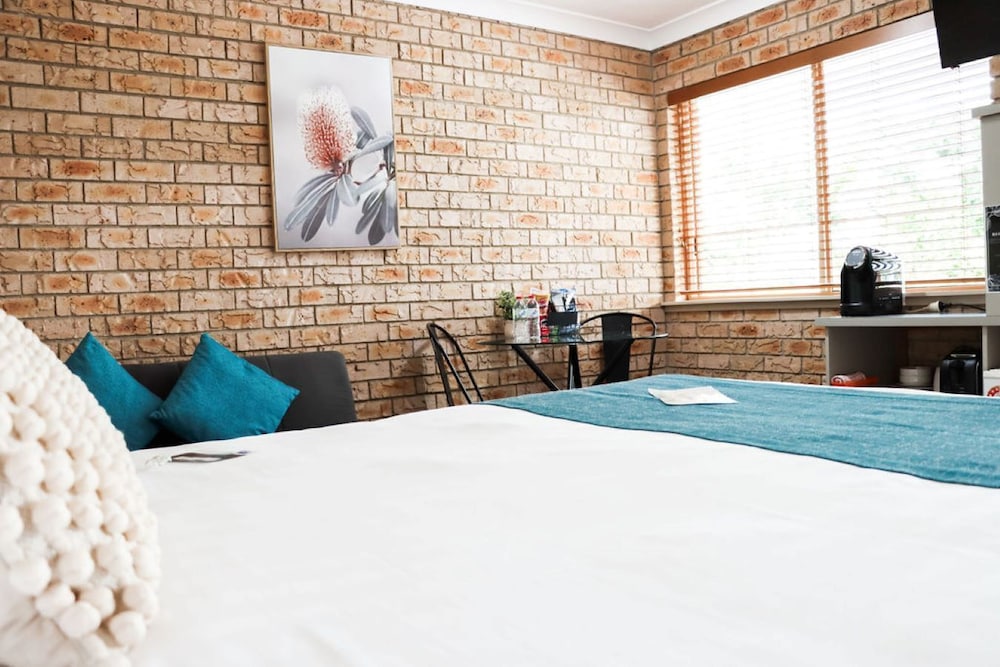 Deluxe, Queen Bed, Pet Friendly
