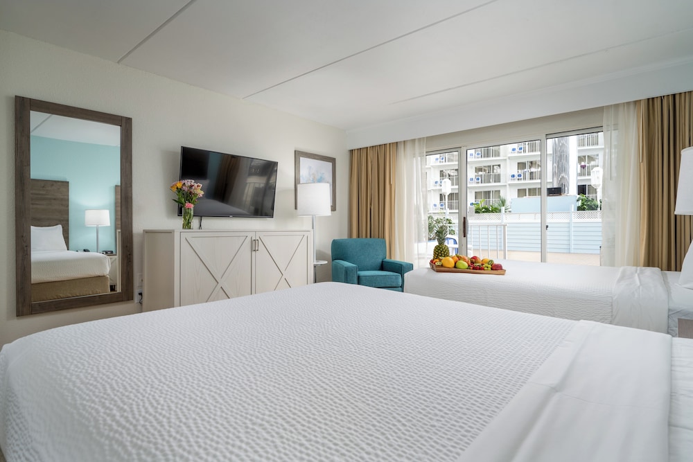 SUITE, 2 QUEEN BEDS, SIDE OCEAN VIEW
