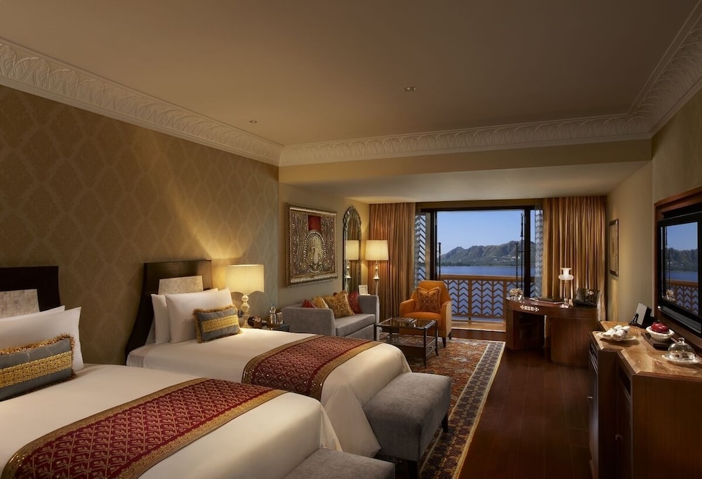 GRAND, HERITAGE, LAKE VIEW, BALCONY