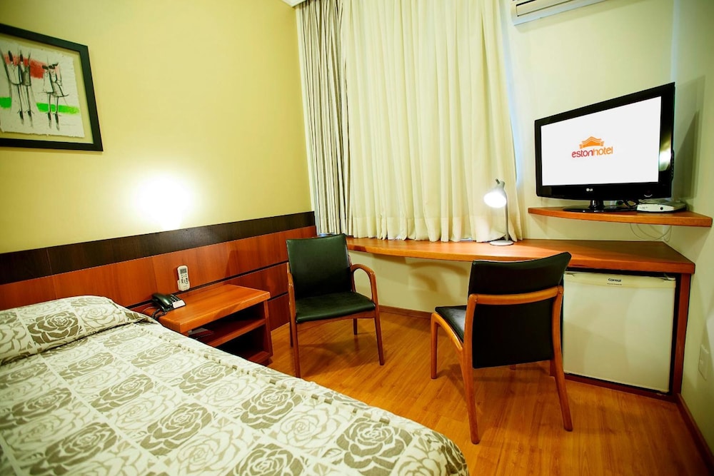 Eston Hotel 11/38