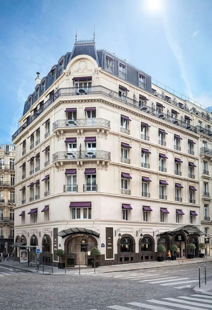 Chateau Frontenac Hotel in PARIS
