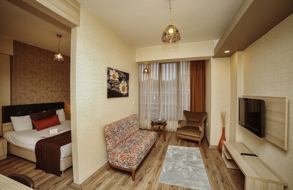 La Flora House Otel 24/35