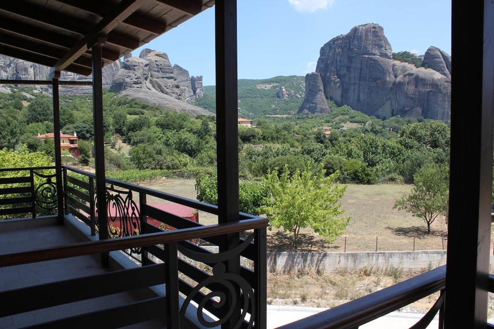Grand Meteora Hotel 5/60