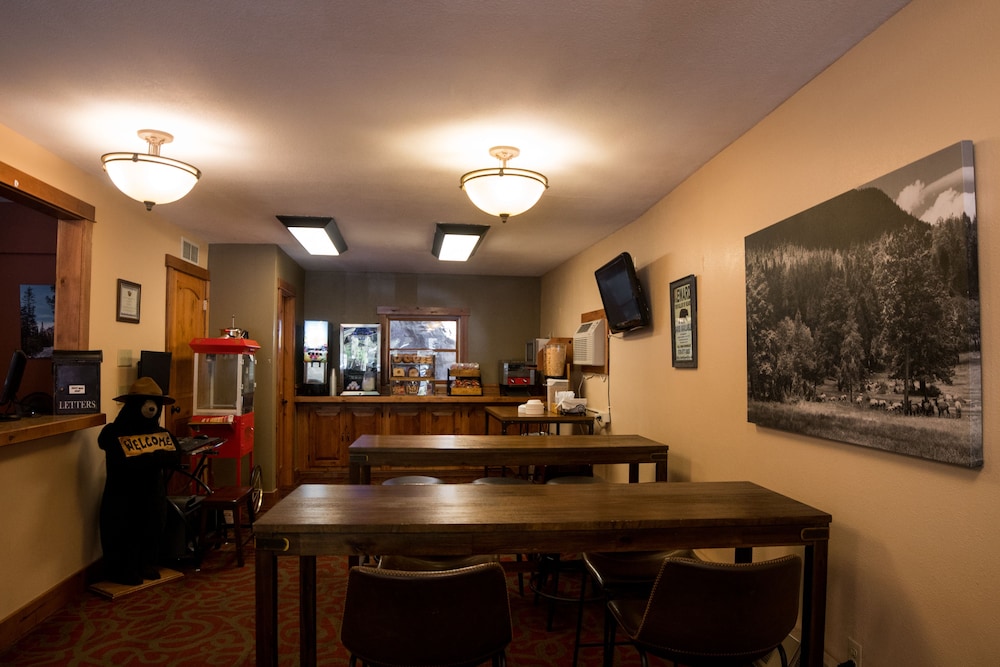 Silver Moon Inn 56/70