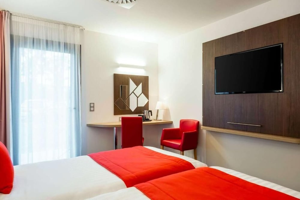 Brit Hotel Figeac 11/52