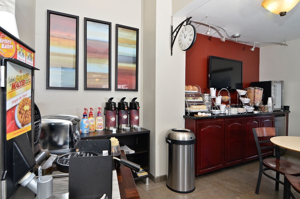 Clackamas Inn Suites 29/42