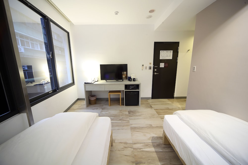 DELUXE, TWIN BEDS