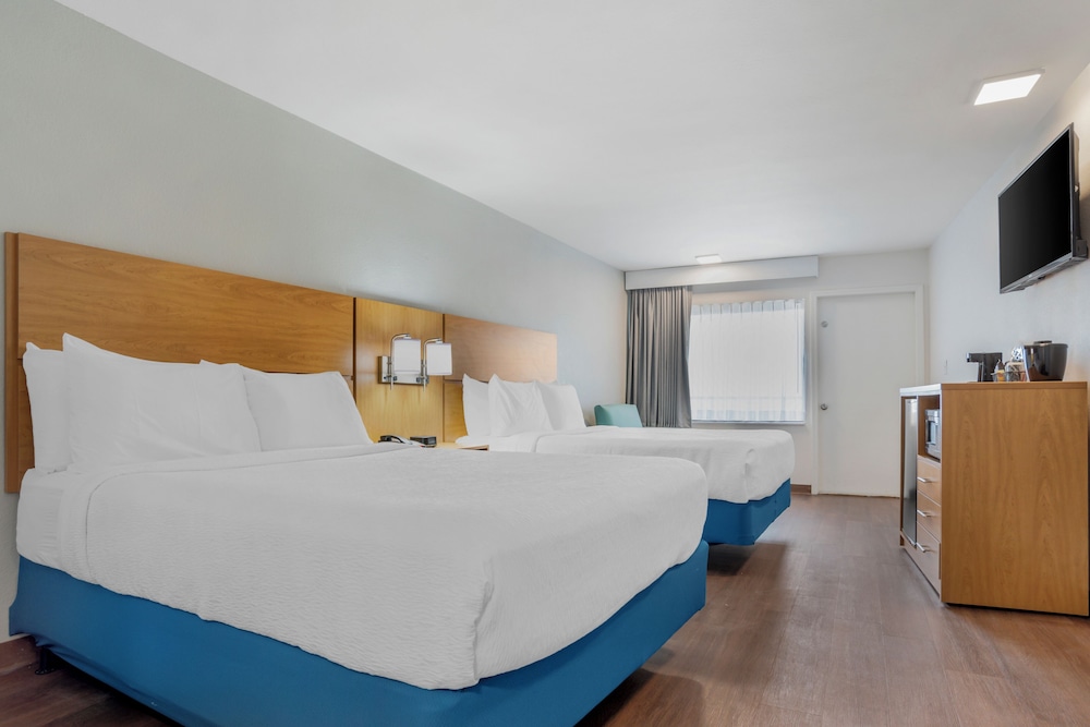 Classic, 2 Queen Beds, Beach Front