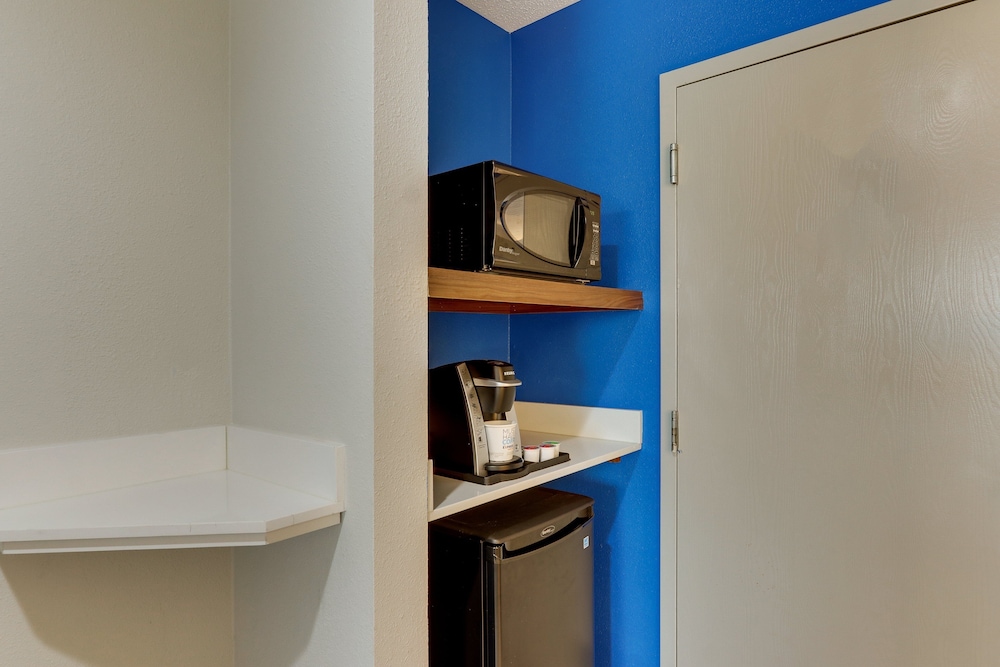 Holiday Inn Express Cincinnati North - Monroe 16/51