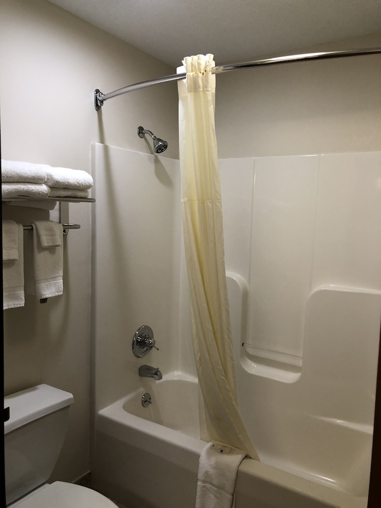 Quality Inn & Suites Sun Prairie Madison East 10/32