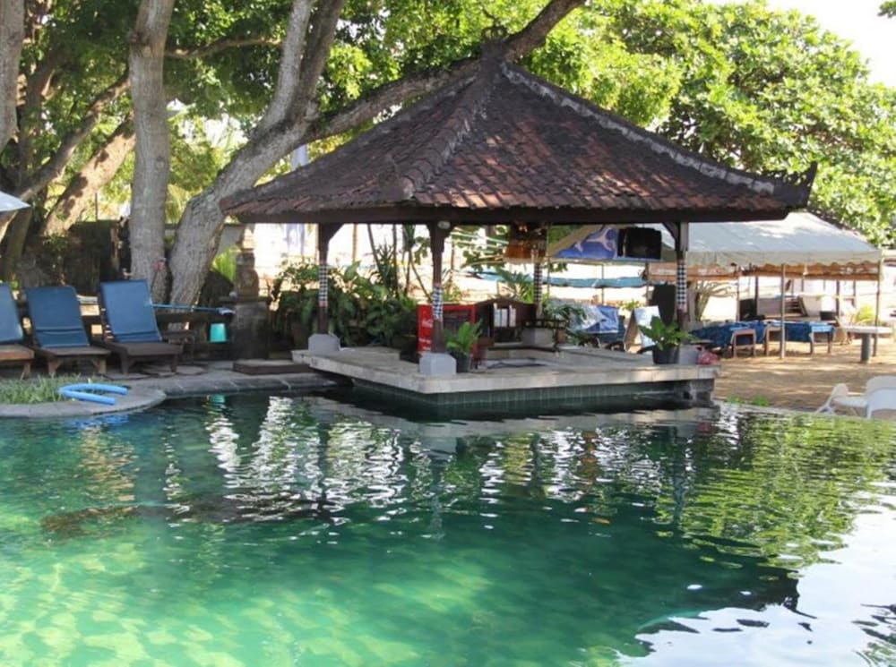 BESAKIH BEACH HOTEL 4/67