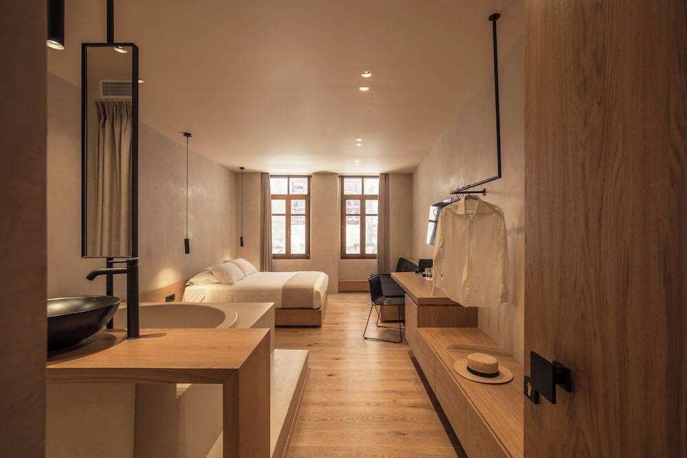 Monastery Estate House 30/47