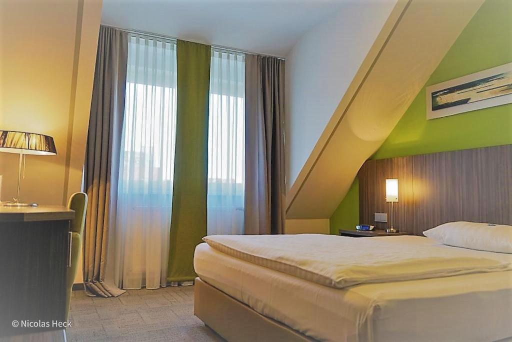 Room, Double Bed