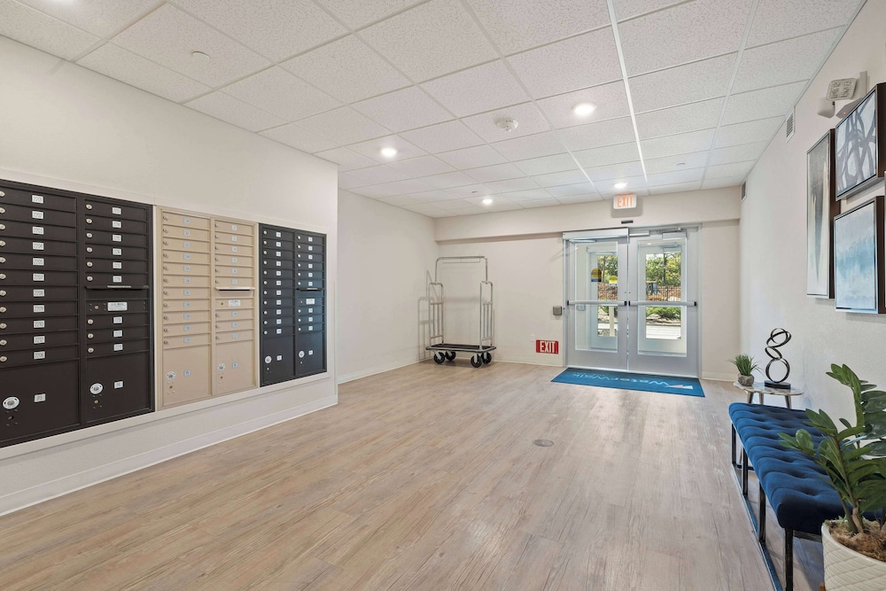 WaterWalk Extended Stay by Wyndham Kansas City - Overland Pk 51/61