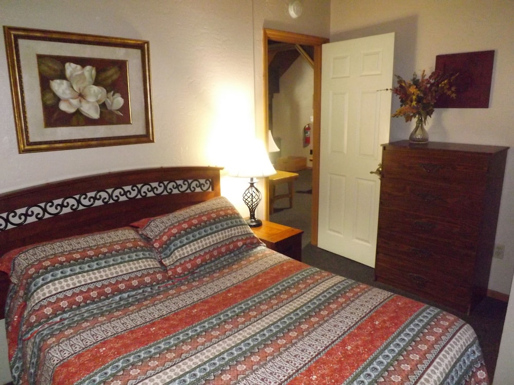 Arizona Mountain Inn and Cabins 17/50