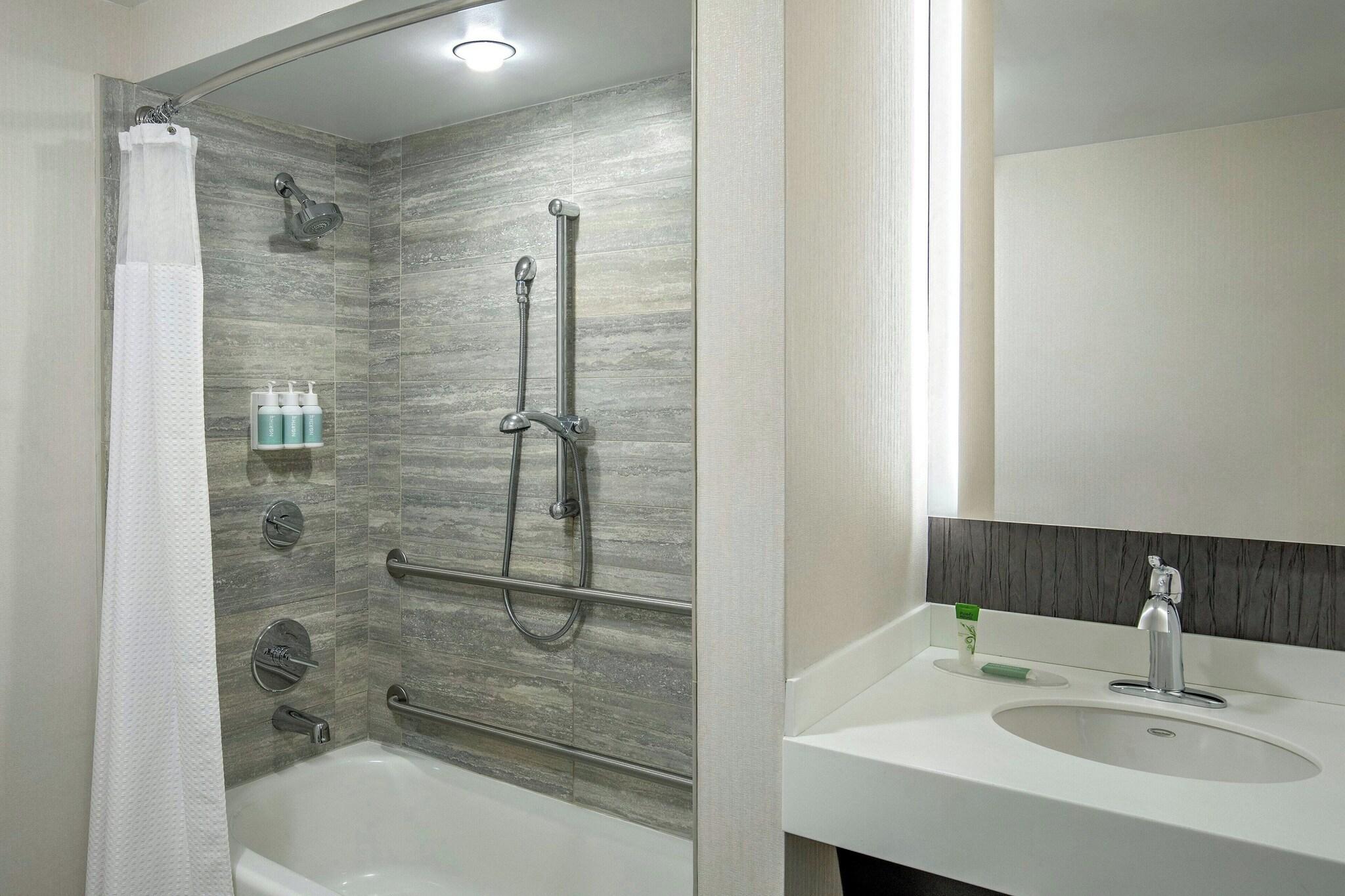 غرفة بسرير مزدوج لذوي الإعاقة، Courtyard Boston Downtown Ex Tremont 3/5