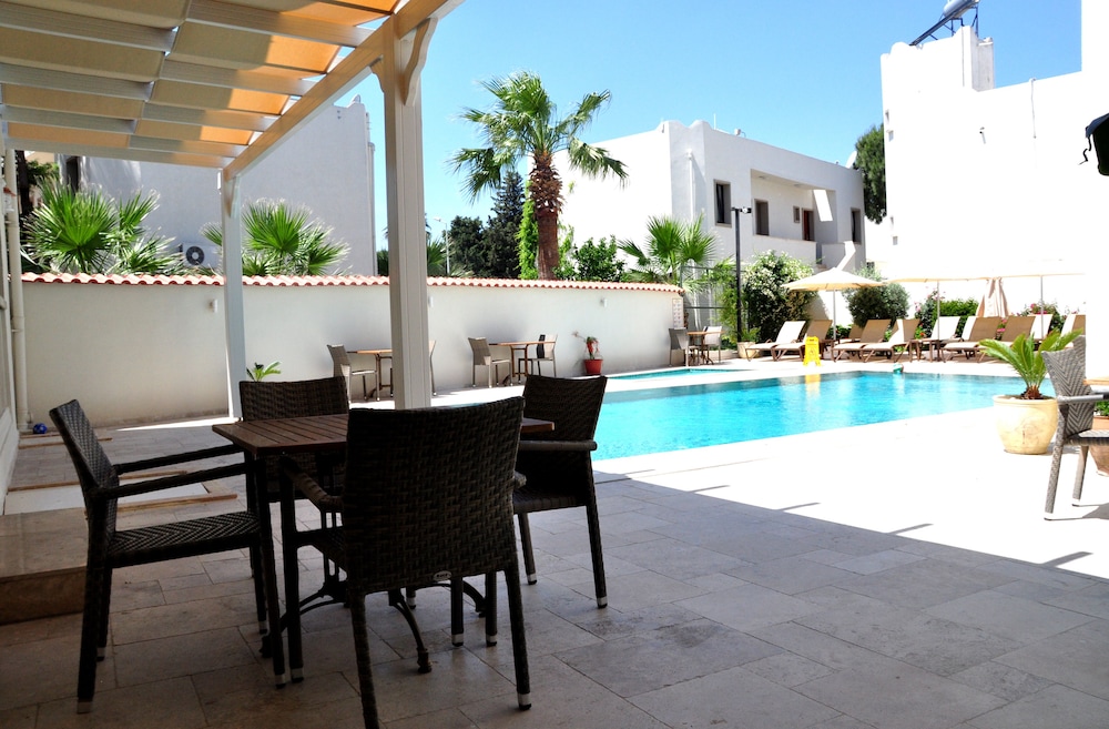 Olivias Group Hotel 30/42