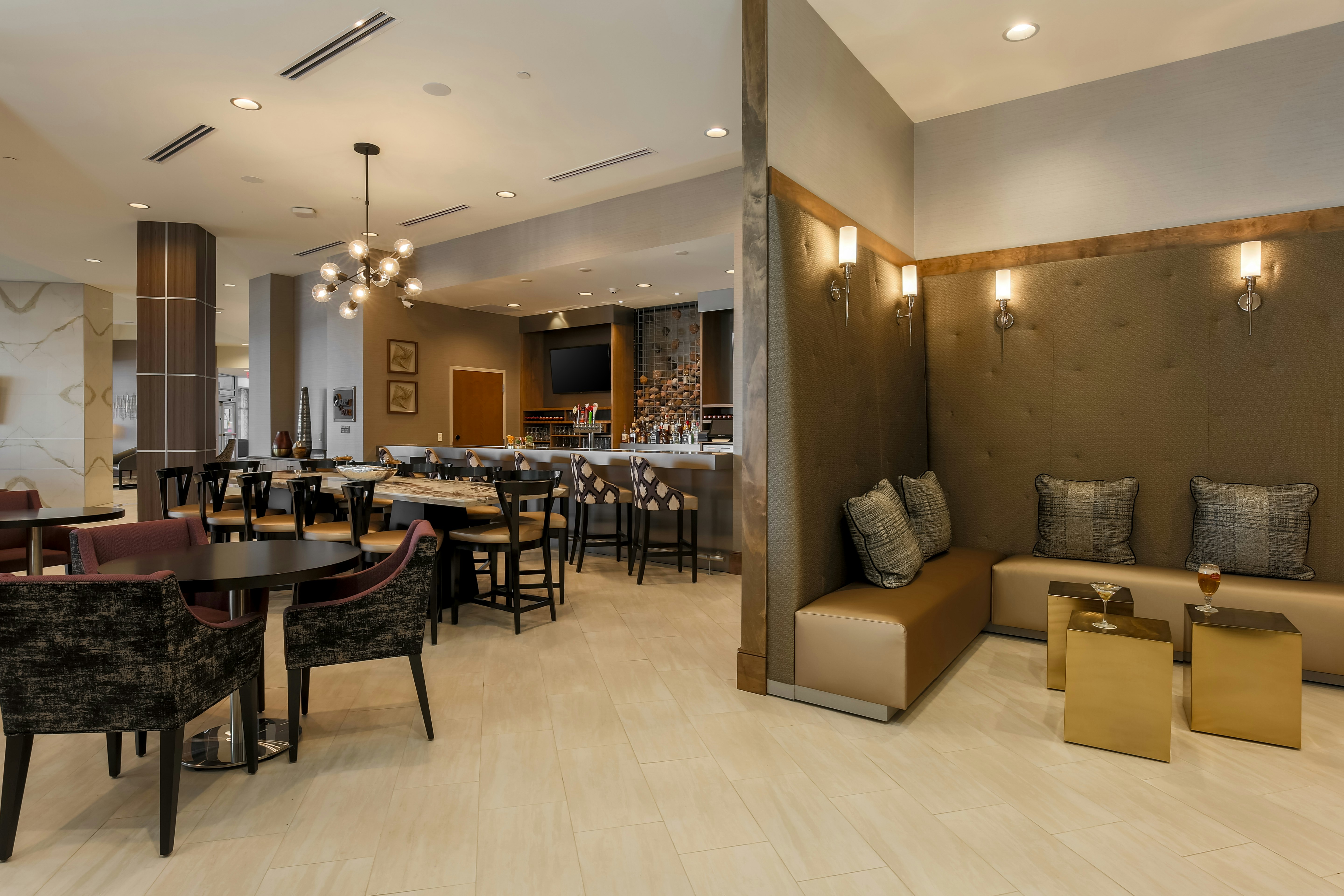 DOUBLETREE BY HILTON EVANSVILLE 54/74