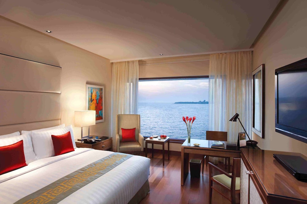 غرفة بسرير كينج بإطلالة على البحر، The Oberoi Mumbai 3/10