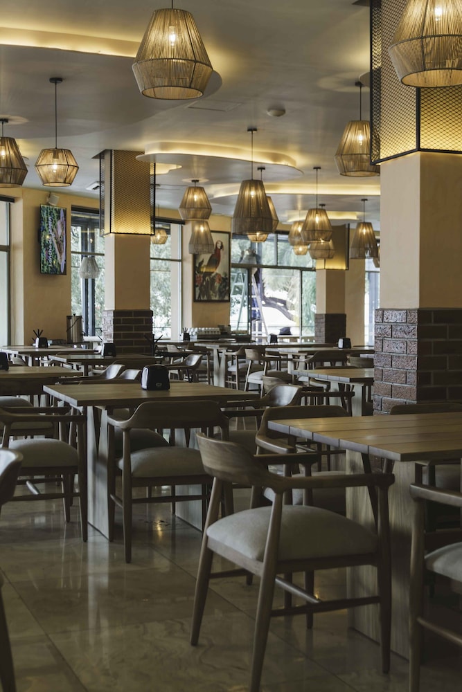 Hotel Maria Isabel 52/69