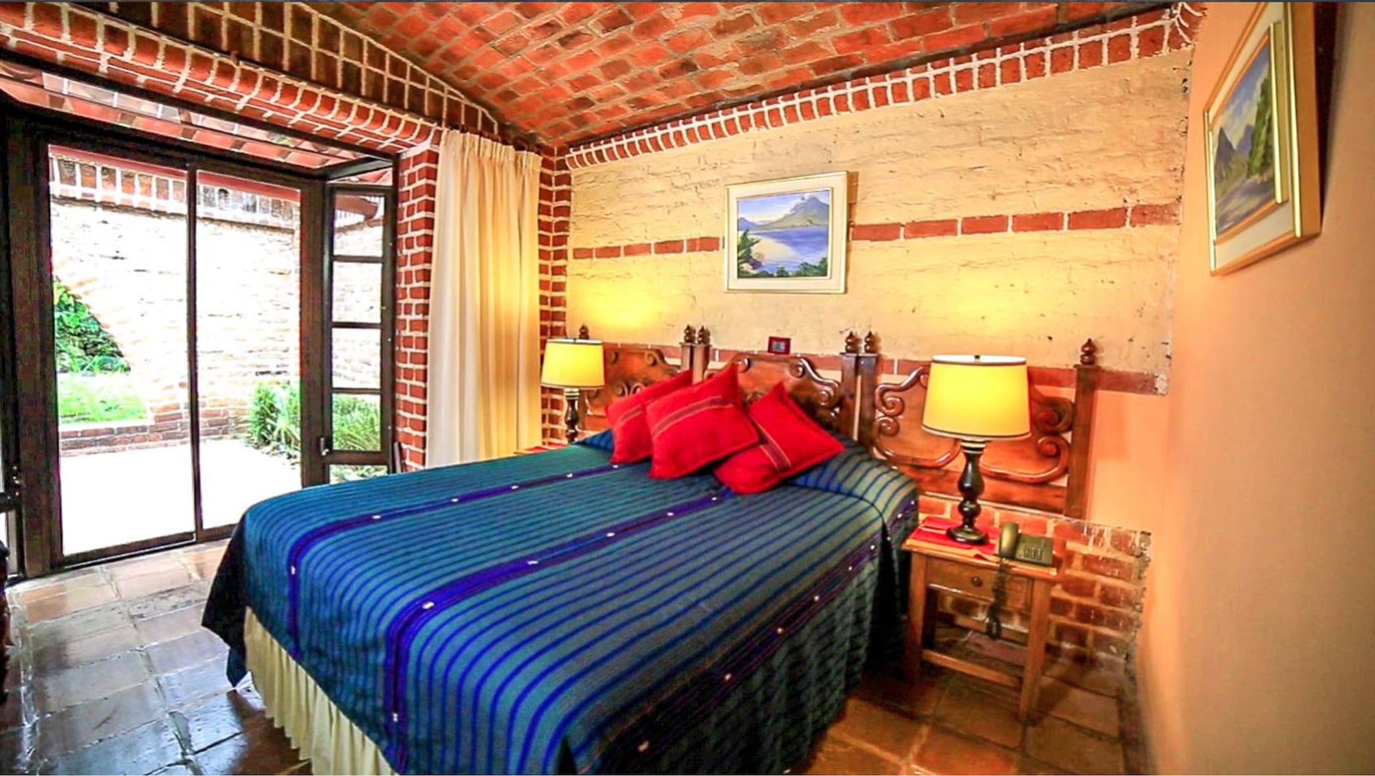 2 Bedrooms, Exclusive, House, 4 Beds, Partial Lake View, 2 Bathrooms, Sofa