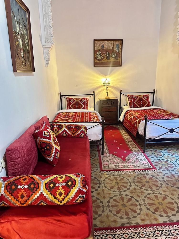 RIAD A LA BELLE ETOILE 54/83