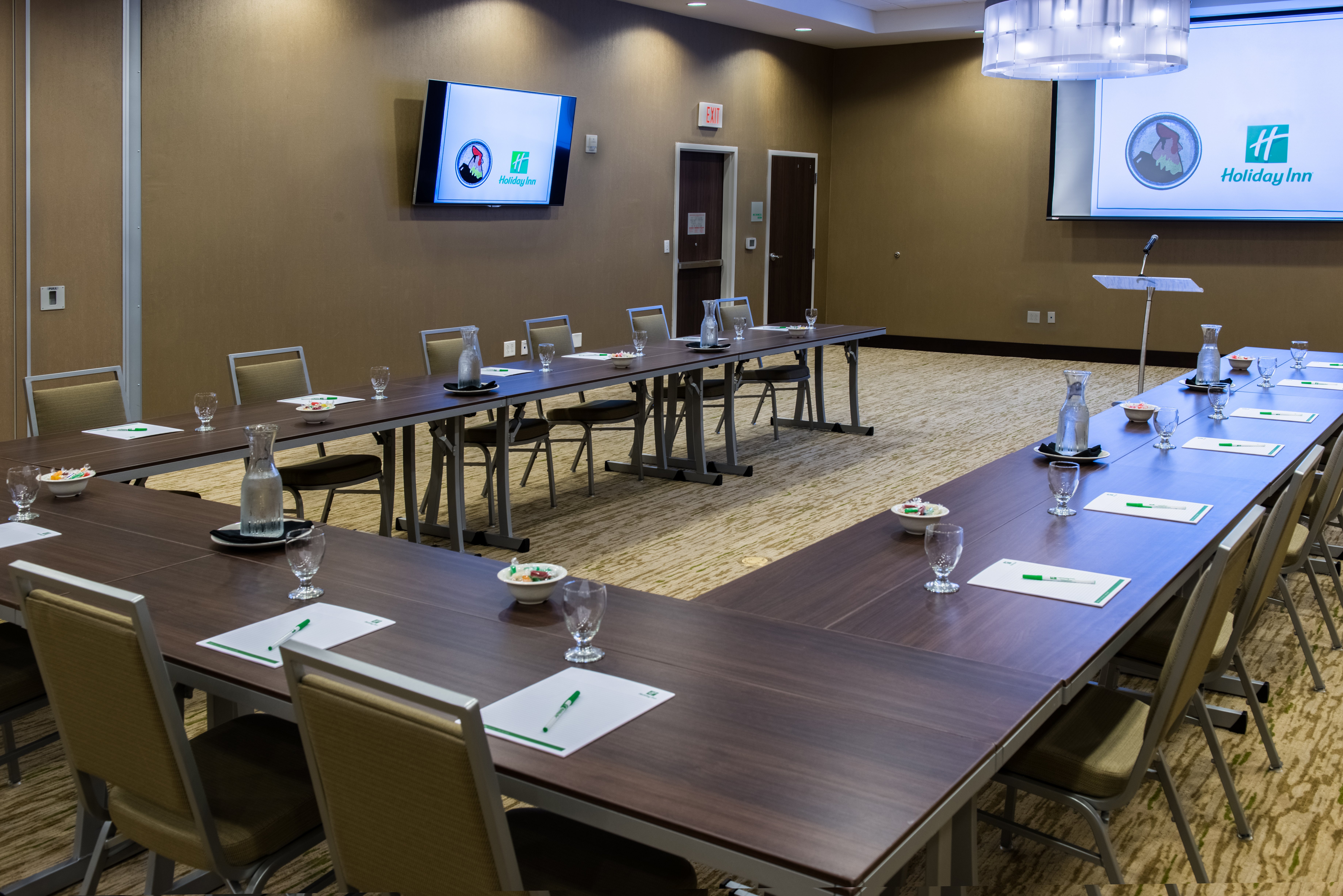 Holiday Inn Owensboro Riverfront 66/75