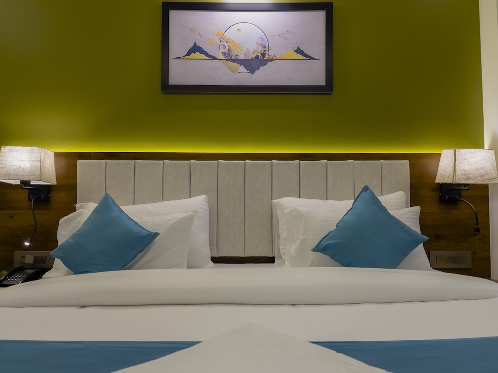Monarch Guestline Magarpatta 20/32